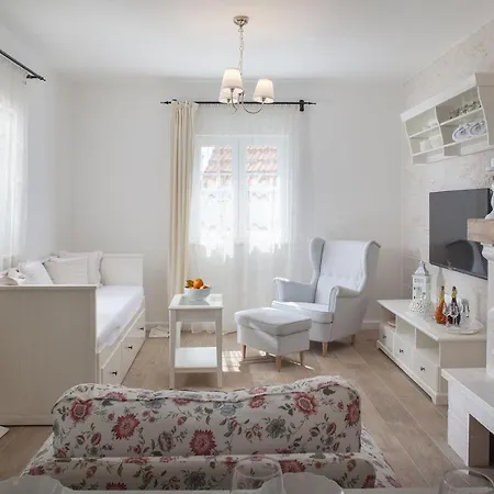 Luxury Atrium In Tucepi, Heated Pool Vila *
