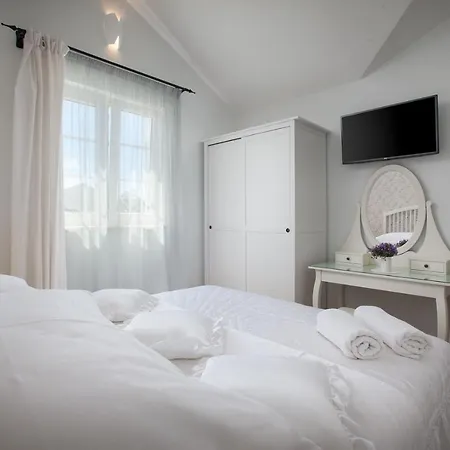 Luxury Atrium In Tucepi, Heated Pool * Tucepi