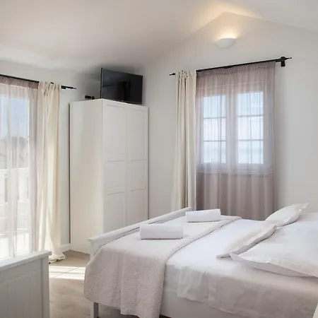 Luxury Atrium In Tucepi, Heated Pool Vila *