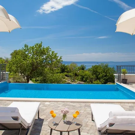 Luxury Atrium In Tucepi, Heated Pool *