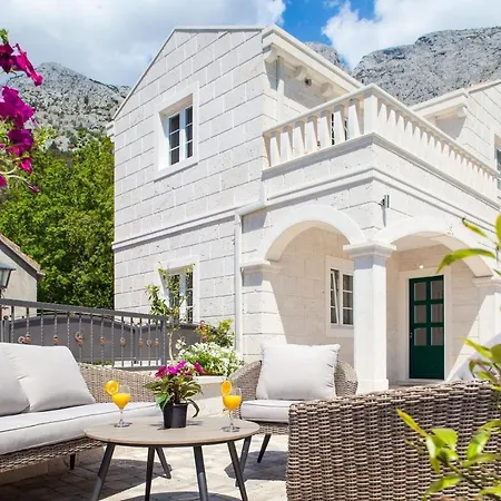 Luxury Atrium In Tucepi, Heated Pool Villa